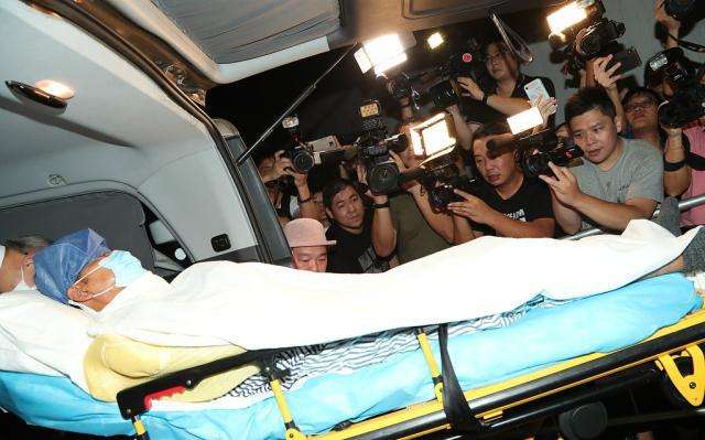 任达华手指受伤治疗情况_制服 任达华 迅雷下载_任达华被刺事件